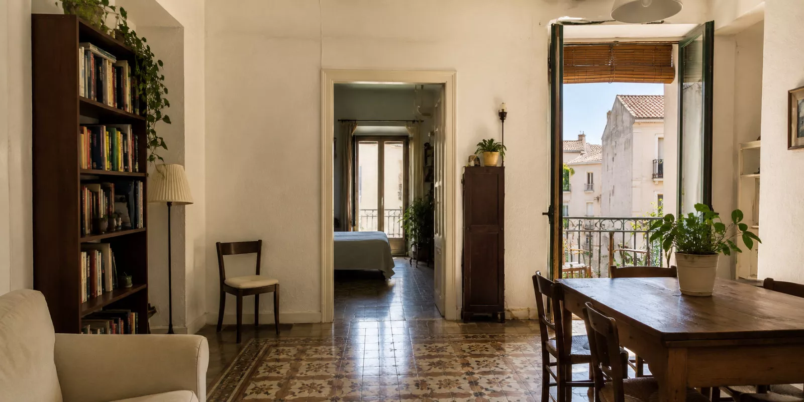 Comprar o vender una vivienda antigua en Xàtiva: qué revisar antes de decidir